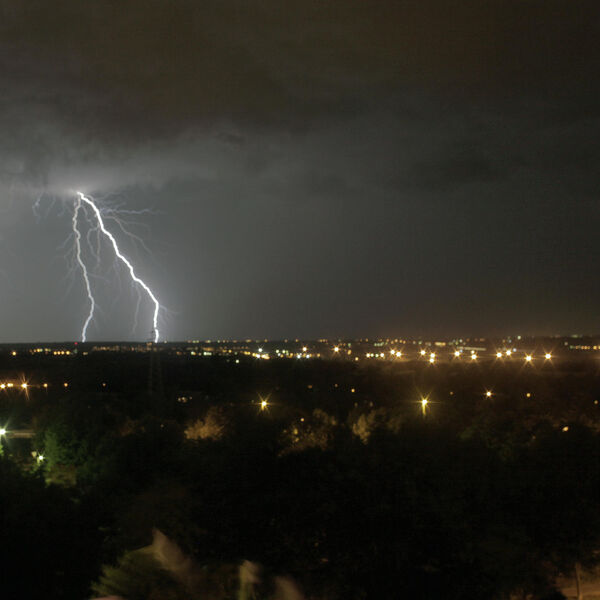 I MUP SE OGLASIO ZBOG NEVREMENA: Prete nam obilne padavine, jak vetar, i sneg, obratite pažnju na ove 3 stvari!