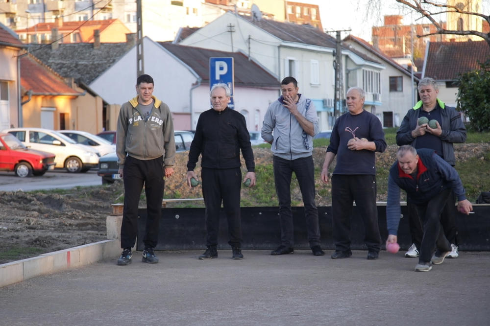 OVO JE SVE POPULARNIJI SPORT ZA REKREACIJU U PANČEVU: Boćanje je u Banat stiglo iz Dalmacije, a igraju ga i...