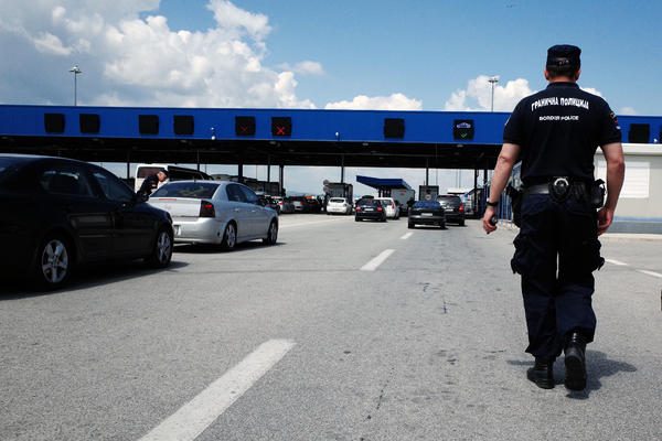 Srpska policija pomogla da se 50 naših državljana vrati iz Grčke