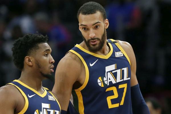 NBA POČELA, SVI IGRAČI KLEČALI UZ HIMNU: Lebron rešio 'bitku za LA', Gober dao prvi koš posle restarta!