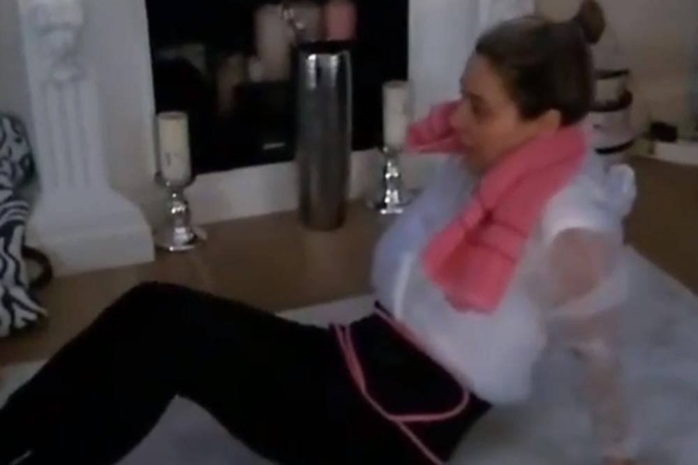 ŠTA IMA OVO NA SEBI? Ana Nikolić TRENIRA U KOŠULJI i bori se protiv KORONE!