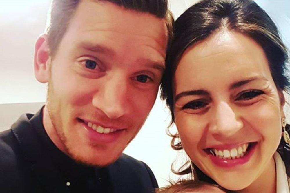 HOROR U ENGLESKOJ: Lopovi noževima napali ženu i decu fudbalera, dok on nije bio kući!