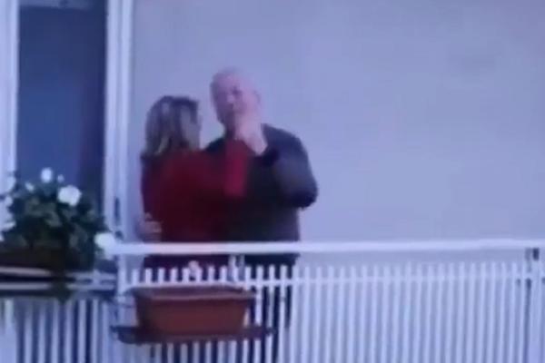 LJUBAV U DOBA KORONE: Italijanski baka i deka ne dozvoljavaju da život stane