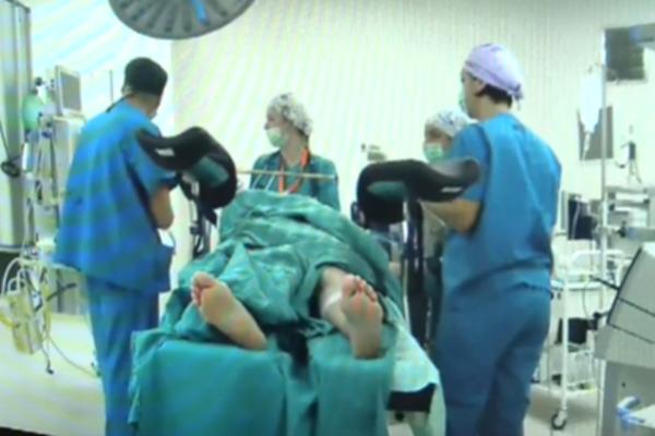 DEČKO (33) IZ VLASOTINCA IZAZVAO UDES, povređenog druga odvezao u bolnicu I REKAO DA JE PAO SA TERASE! Provaljen je