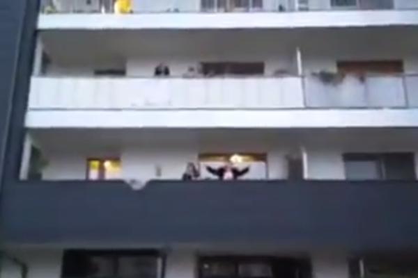 ITALIJANI U IZOLACIJI ODVRNULI SEKU ALEKSIĆ: Sa terasa trešti BALKAN, a bake odmah digle RUKE U VIS