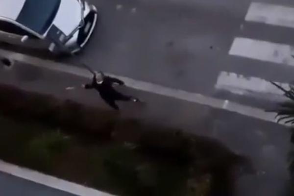 ITALIJANI STVARNO NISU NORMALNI: Navijač puštao pesme Rome sa balkona, a onda se pojavio fan Lacija sa bejzbolkom!