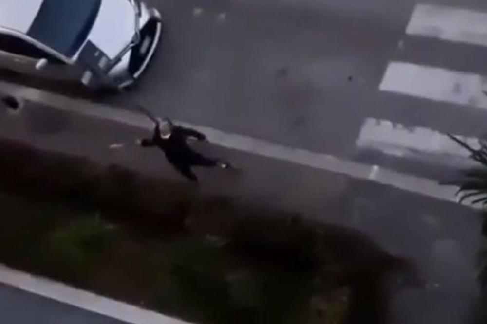 ITALIJANI STVARNO NISU NORMALNI: Navijač puštao pesme Rome sa balkona, a onda se pojavio fan Lacija sa bejzbolkom!