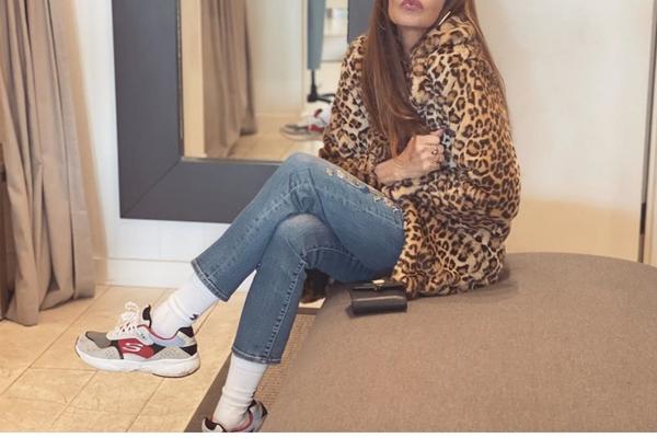 MANEKENKA SE UNAKAZILA PLASTIČNIM OPERACIJAMA! Da li ona ima ogledalo? Pogledajte SKANDALOZAN IZGLED bivše lepotice