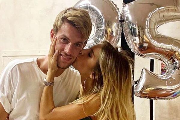 ZARAZIO JU JE FUDBALER: Lepotica se javila da je u karantinu, jer i ona ima koronavirus!