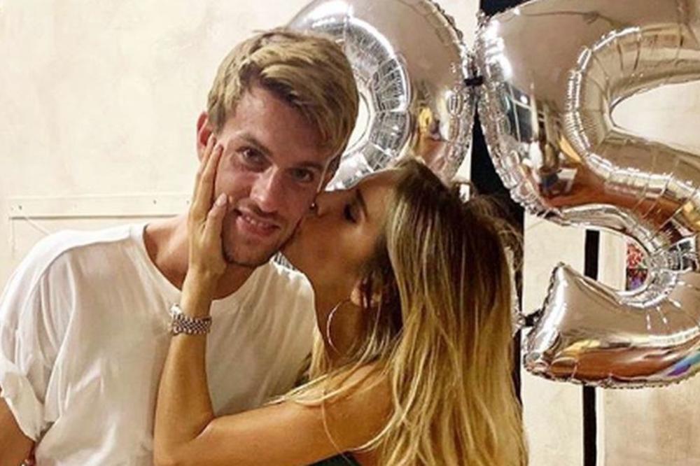 ZARAZIO JU JE FUDBALER: Lepotica se javila da je u karantinu, jer i ona ima koronavirus!