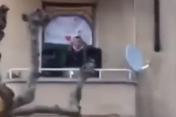 U TRSTU SE ORI TAMO DALEKO: Srbi u Italiji DIŽU MORAL horskim pevanjem čuvene pesme (VIDEO)