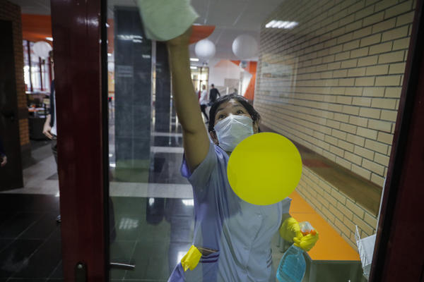 POVEĆAO SE BROJ ZARAŽENIH LEKARA U HRVATSKOJ: Neodgovorne kolege virus donele sa SKIJANJA! Ukupno 81 obolelih