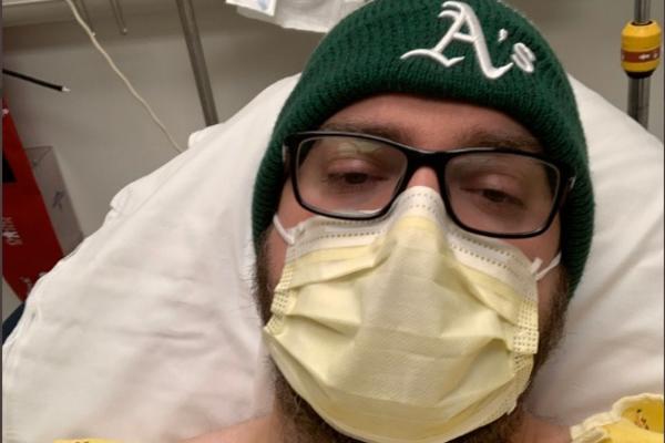 NIJE GRIP, MNOGO JE GORE, PLUĆA ME PEKU, GLAVA OTKIDA: Momak koji ima KORONU opisao SVE SIMPTOME i kako je POČELO