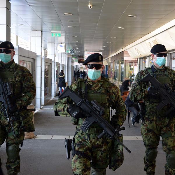 SPREMNI! Vojska Srbije obezbeđuje granične prelaze, migrantske centre i sve bolnice!