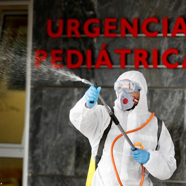 MOŽE LI SE IZLEČENI PACIJENT PONOVO ZARAZITI KORONOM? Ovo su mišljenja STRUČNJAKA