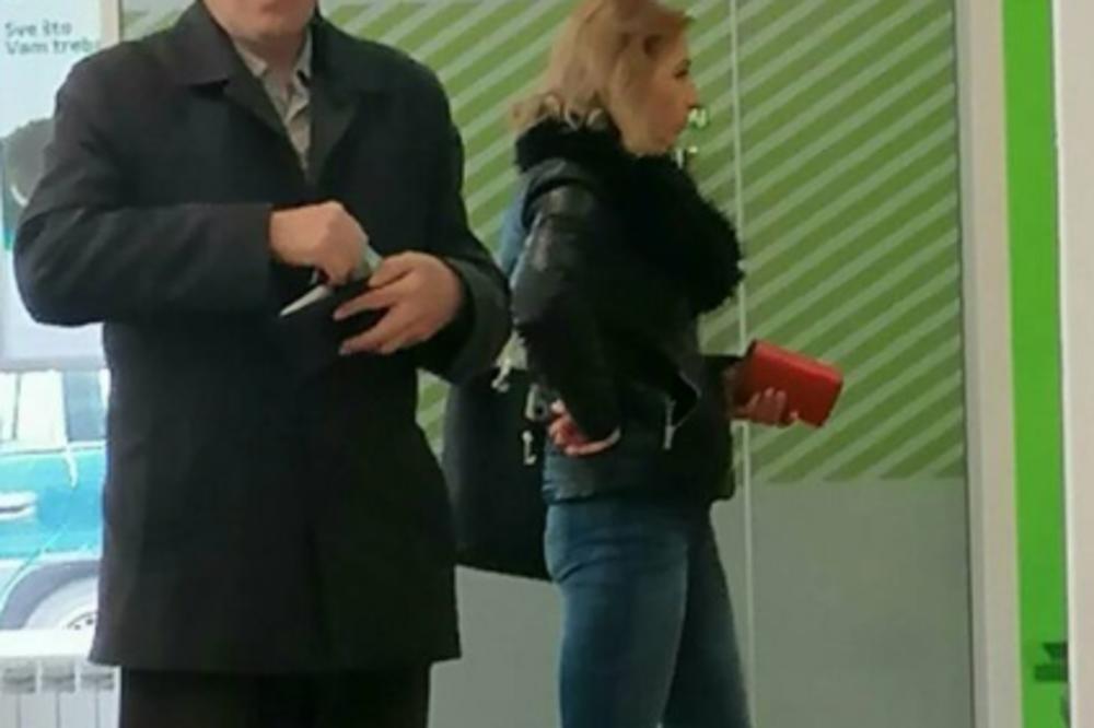 DEDA NEMA MASKU ZA KORONU, ALI JE NEKAD IŠAO U JNA I OSTALA MU JE NEKA DRUGA MASKA! Fotka dana dolazi iz Novog Sada