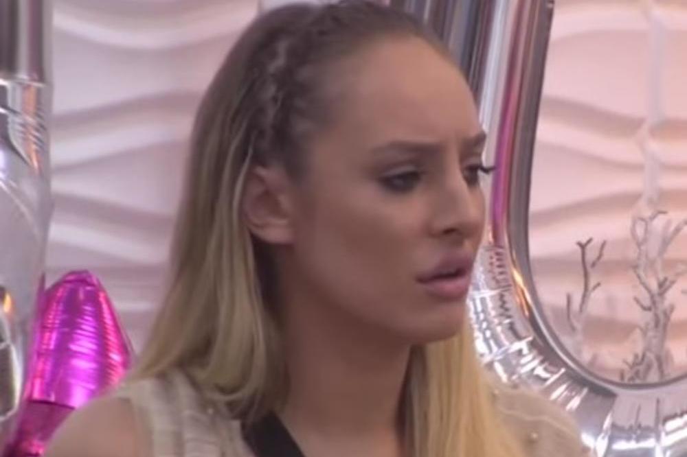 13-GODIŠNJA NINA ĐOGANI DOŽIVELA PAKAO Devojčica ide kod psihologa! Vršnjaci je urnišu, propatila zbog sestre Lune!