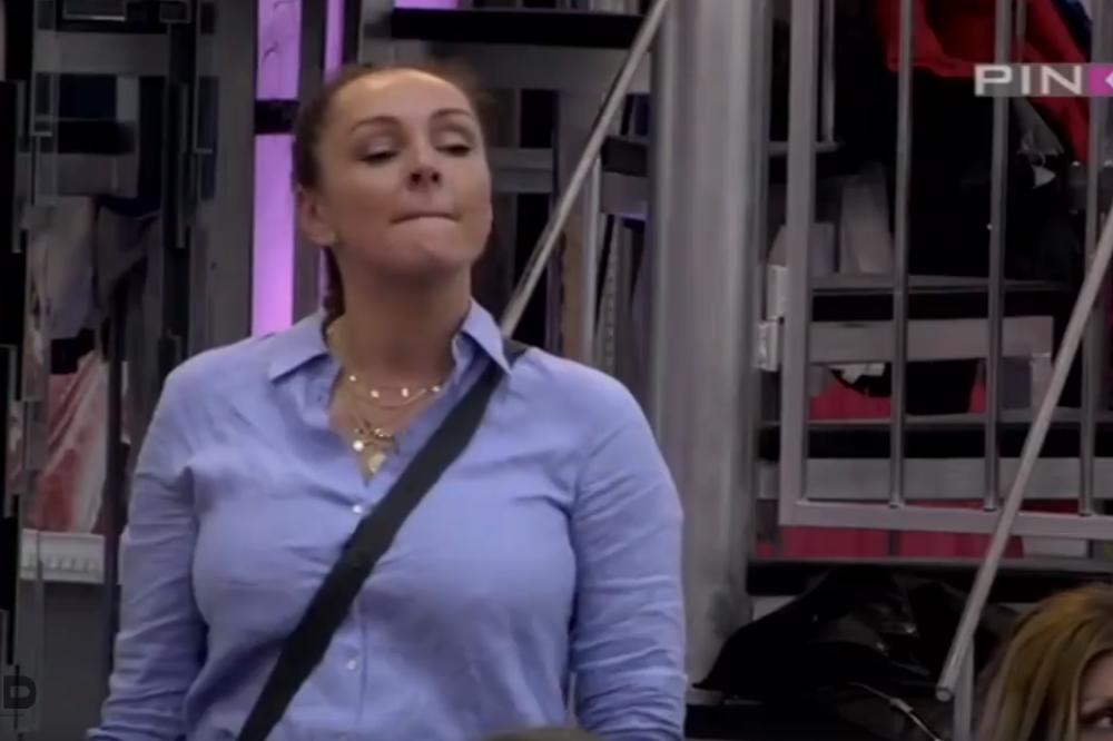 GLEDAOCI UŽIVO U UKLJUČENJIMA NAJSTRAŠNIJE NAPALI ANABELU! Javni linč PEVAČICE: Ona je kriva što su je TUKLI