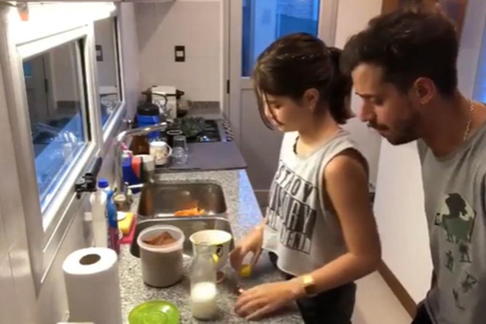 PLAKANJE OD SMEHA U OVA TEŠKA VREMENA: Evo šta radi sportski komentator kada nema utakmica! (VIDEO)