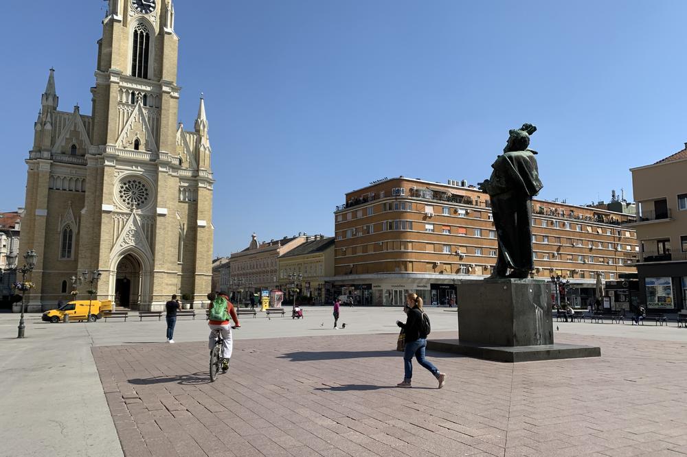 NOVI SAD U 3 SMENE U BORBI PROTIV KORONE: Dezinfikuju se autobusi, škole, zgrade! Vučević: Sve službe rade!
