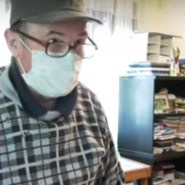 OVAJ DEKA (69) TREBA DA NAM BUDE UZOR SVIMA: Brana poštuje sve mere, sam pravi maske i PAMETNO TROŠI SVOJE VREME