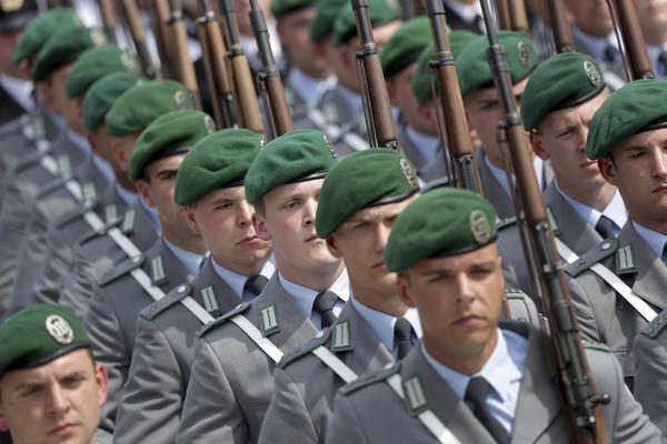 JOJ JOJ: Nemačka će ponovo da uvede OBAVEZNO SLUŽENJE VOJNOG ROKA?!