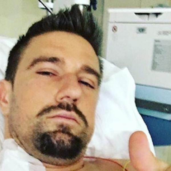 SLAVNI FUDBALER U BOLNIČKOJ POSTELJI: Ivan poslao poruku vezanu za COVID-19 od koje se krv ledi u žilama!