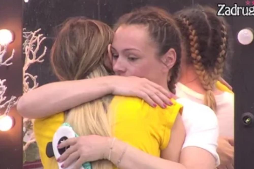 LUNA PODELILA EMOTIVAN VIDEO SA SVOG PRVOG ROĐENDANA: Oni su tada bili sa njom, a sada srce puca! (FOTO)