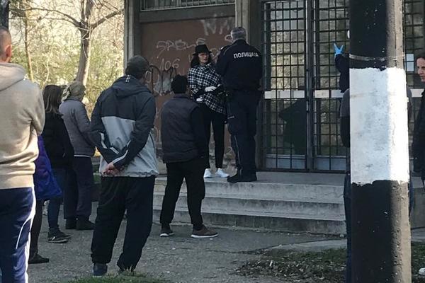 APSI BABU, GDE JE KRENULA? Starija žena u Padinjaku izašla iako nije smela, lagala da ima manje godina! (FOTO)