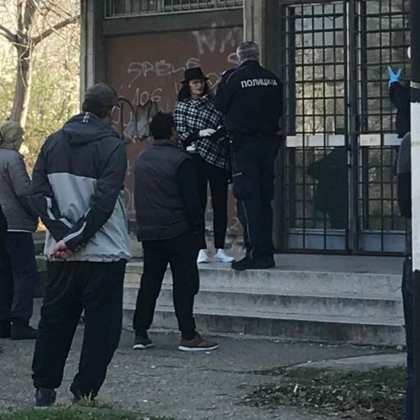 APSI BABU, GDE JE KRENULA? Starija žena u Padinjaku izašla iako nije smela, lagala da ima manje godina! (FOTO)