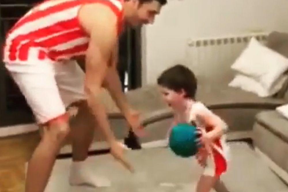 KAKVA EVROLIGA, OVO JE PRAVA STVAR: Hit snimak igrača Zvezde kako igra basket sa svojim sinom!