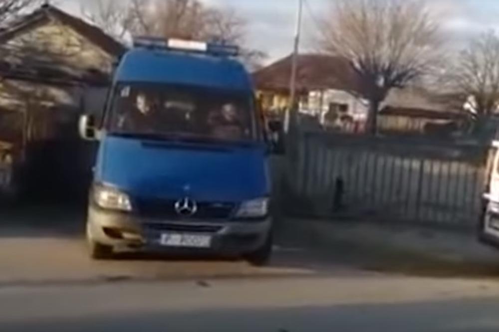 KUKU, SRAM IH BILO DA IH SRAM! Unutra moja strina kao najveći kriminalac! ŽENA KUKA NA SAV GLAS, SVI JOJ SE SMEJU