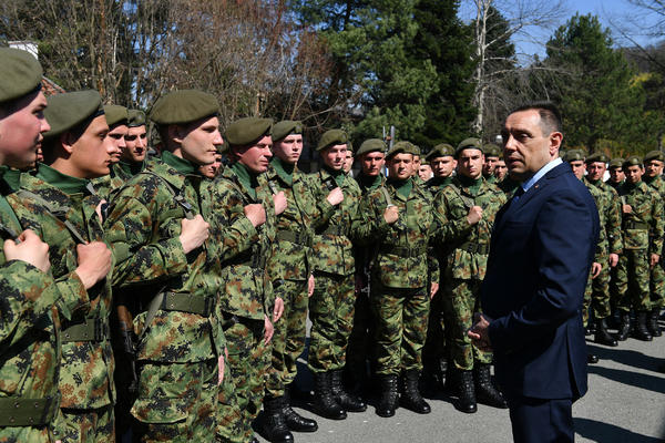 VOJNIK NIKOLA JE PRED VULINOM REKAO ŠTA OSEĆA DOK POLAŽE ZAKLETVU a njegovi zbog VIRUSA ne mogu da budu tu s njim!