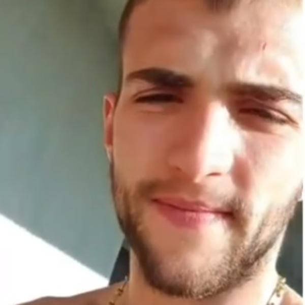 VELJKO RAŽNATOVIĆ BEZ MAJICE SNIMIO SVE! Šta to radi sa Bogdanom u KARANTINU? (VIDEO)