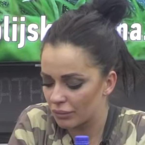 ZADRUGARKU KOD KUĆE SAČEKALA VELIKA DRAMA: Peca joj ima temperaturu, mora da ga vodi na testiranje!