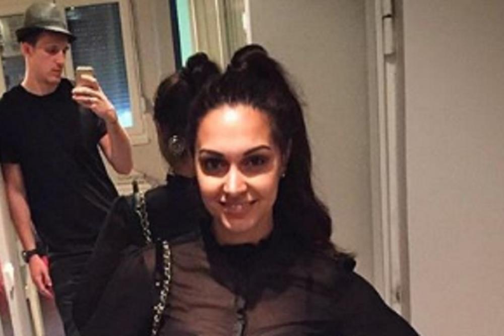 IVANA MAKSIMOVIĆ SE SKINULA DO GOLE KOŽE U IZOLACIJI: Preko intimnih delova ima SAMO OVO!