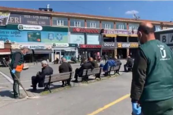 OK, IPAK SU PENZIONERI U TURSKOJ NAJGORI: Vlasti moraju da SKIDAJU KLUPE da oni ne bi sedeli napolju i ĆASKALI!