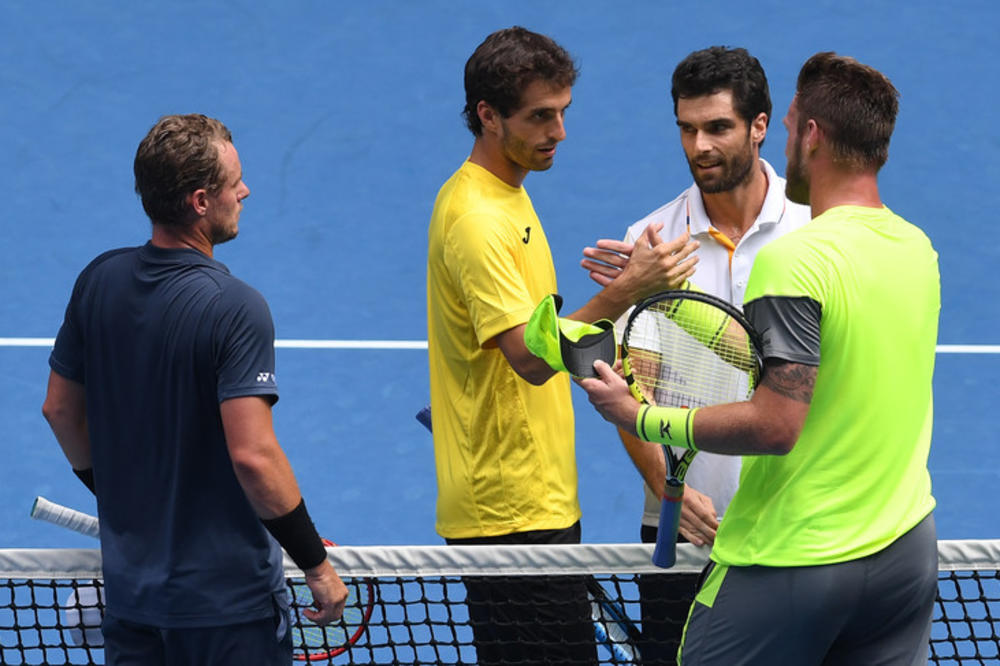 SAMO MALO KAŠLJEM?! Bio u kontaktu sa potencijalno zaraženim, a zbog svoje neozbiljnosti sad ugrožava ženu i decu!
