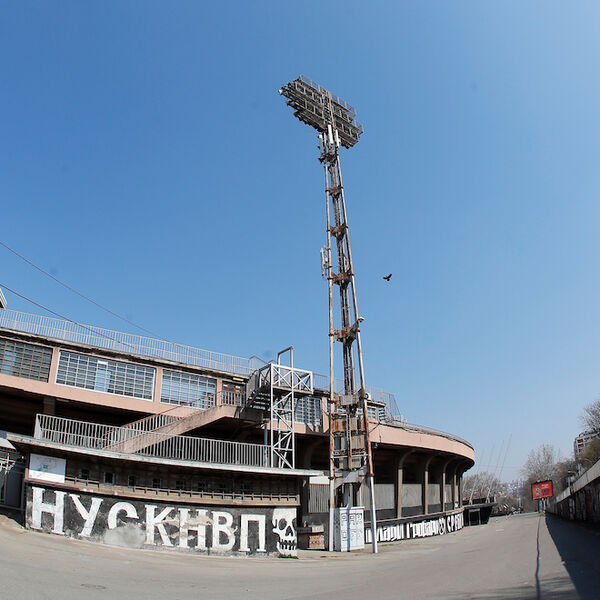 DETALJI SUKOBA I PUCNJAVE ISPRED STADIONA PARTIZANA: Delije napale Grobare, izbila masovna tuča, radili pištolji!