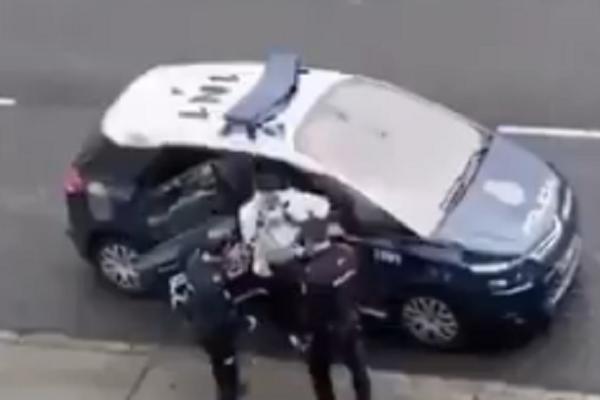 POLICIJA UHVATILA MOMKA KOJI JE PREKRŠIO PRAVILO KARANTINA: Usledilo je brutalno iživljavanje (VIDEO)