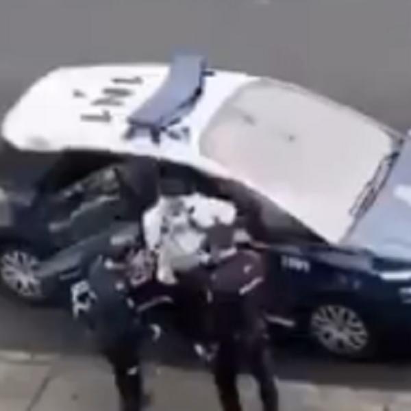 POLICIJA UHVATILA MOMKA KOJI JE PREKRŠIO PRAVILO KARANTINA: Usledilo je brutalno iživljavanje (VIDEO)