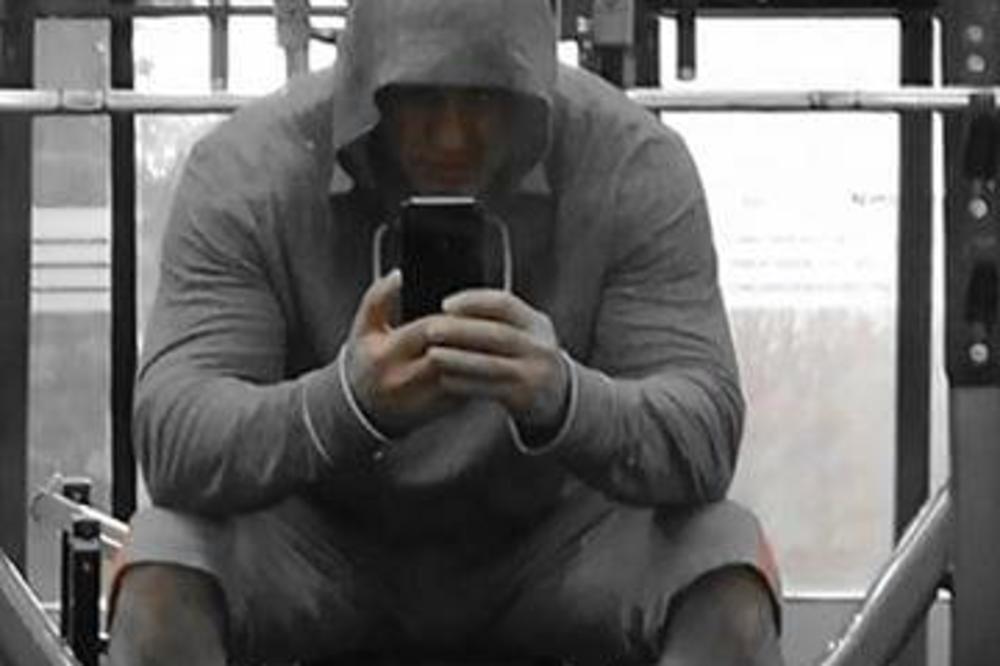 FOLK PEVAČ U IZOLACIJI STRAHUJE ZA SVOJU DECU: Sin mi je zaglavljen u Moskvi, ćerka mi je u kritičnoj zemlji...