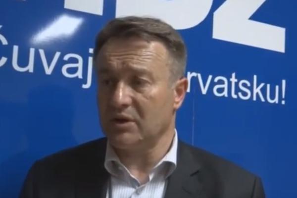 SKANDAL, POLITIČAR I NJEGOV SIN NAPRAVILI KORONA ŽURKU! Policija ih rasterala!