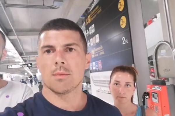 GLADNI SMO, ŽEDNI SMO, A ALEKSI PONESTAJU LEKOVI ZA EPILEPSIJU! Poslušajte VAPAJ SRBA zarobljenih na aerodromu!