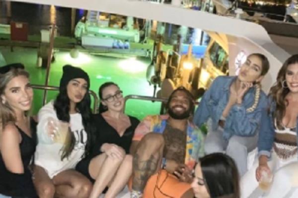 POBEGAO IZ IZOLACIJE, PA NAPRAVIO BAHANALIJE: Slavni sportista sa 10 lakih žena na jahti - sve isplivalo u javnost!