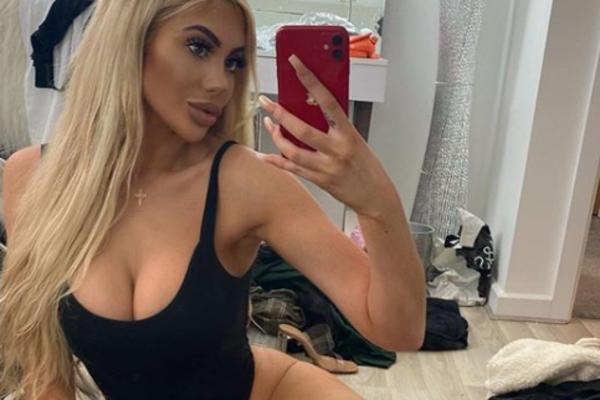 GOLIŠAVA STARLETA POSTALA MILIONERKA UZ POMOĆ SVOJIH FOTOGRAFIJA: Slikala atribute, samo OVU CIFRU dala na SILIKONE