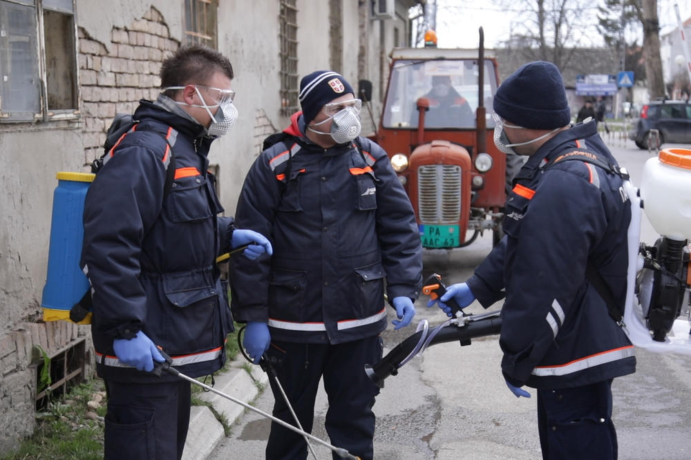 U PANČEVU POČELA PROIZVODNJA SREDSTVA ZA DEZINFEKCIJU: Počela dezinfekcija javnih ustanova površina (VIDEO)