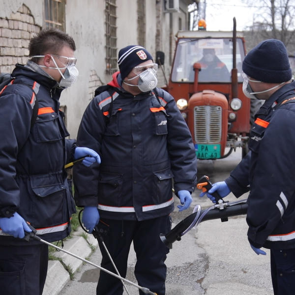 U PANČEVU POČELA PROIZVODNJA SREDSTVA ZA DEZINFEKCIJU: Počela dezinfekcija javnih ustanova površina (VIDEO)