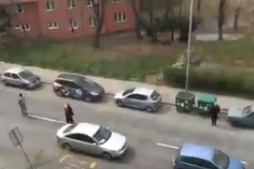 SRPSKI POPOVI KADE ULICE IZ TRAKTORA: Video o kojem CELA SRBIJA PRIČA! (VIDEO)