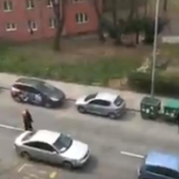 SRPSKI POPOVI KADE ULICE IZ TRAKTORA: Video o kojem CELA SRBIJA PRIČA! (VIDEO)